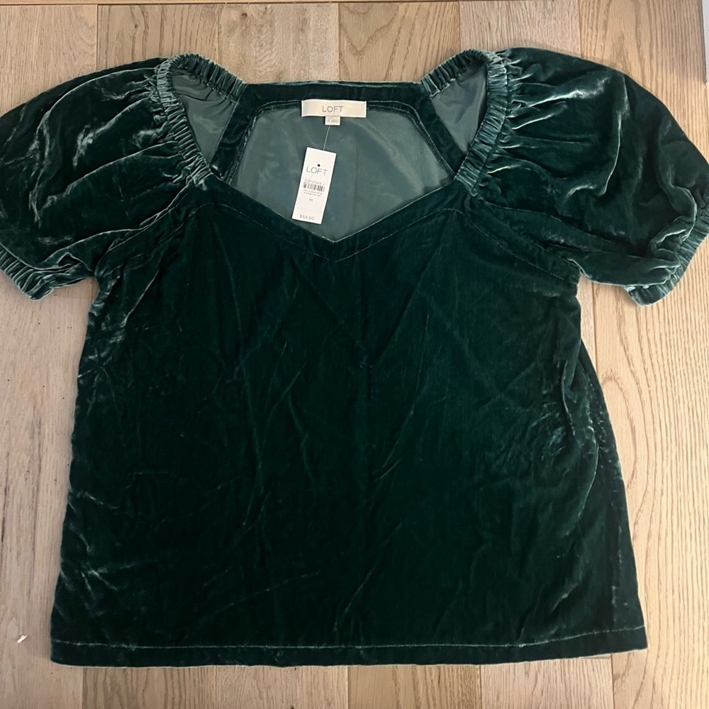 NWT Velvet Dark Green Puff Short Sleeve V-Neck Loft Blouse, Size Medium